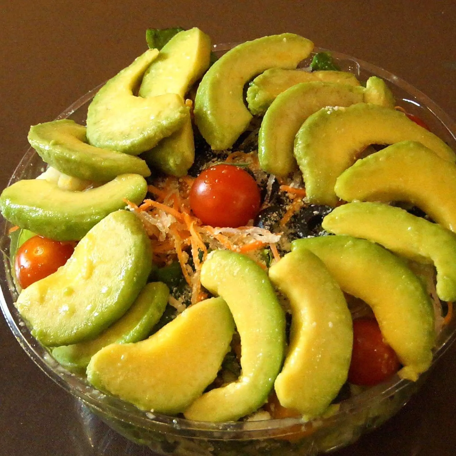 アボカドトッピングサラダ