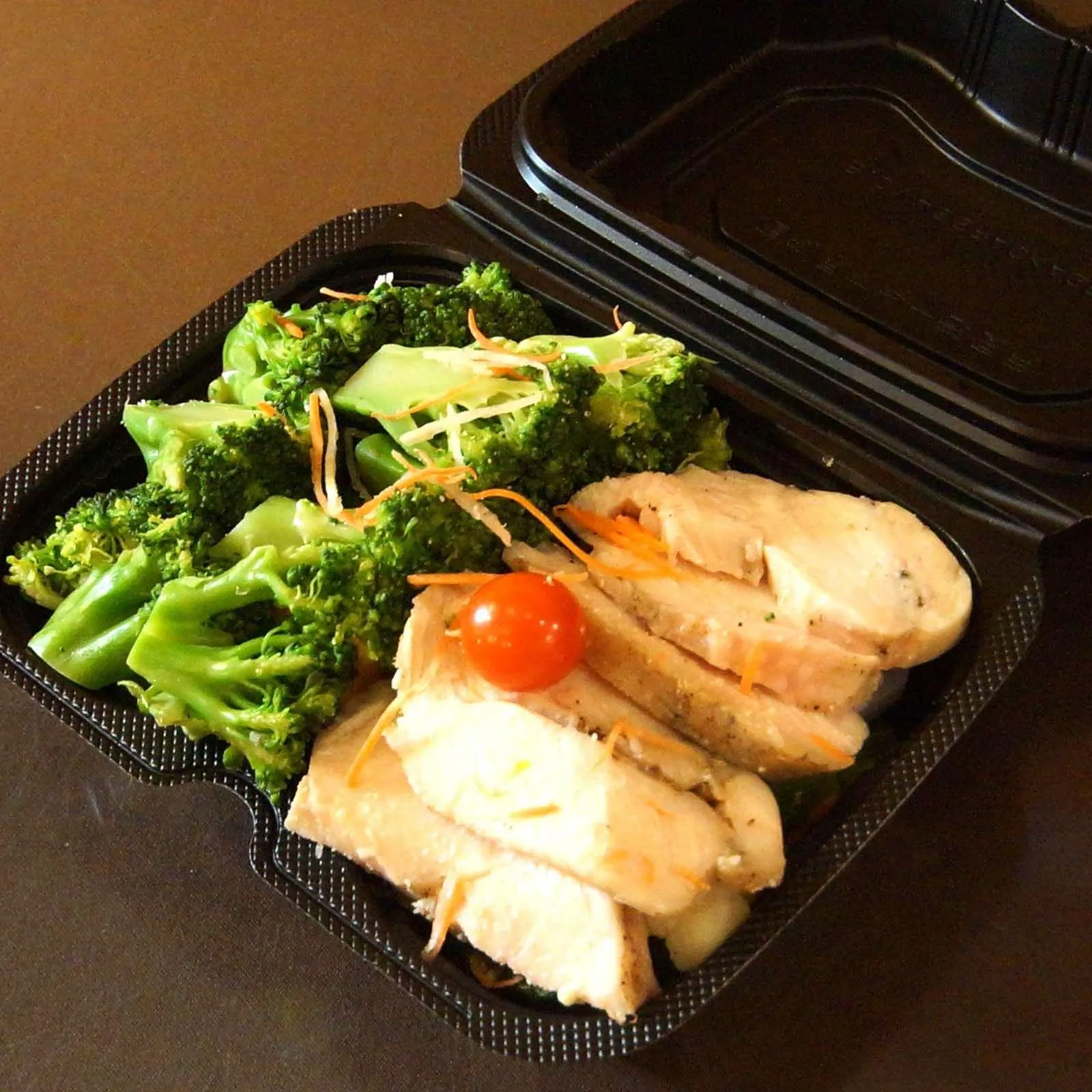 鶏むね肉とブロッコリーのサラダ